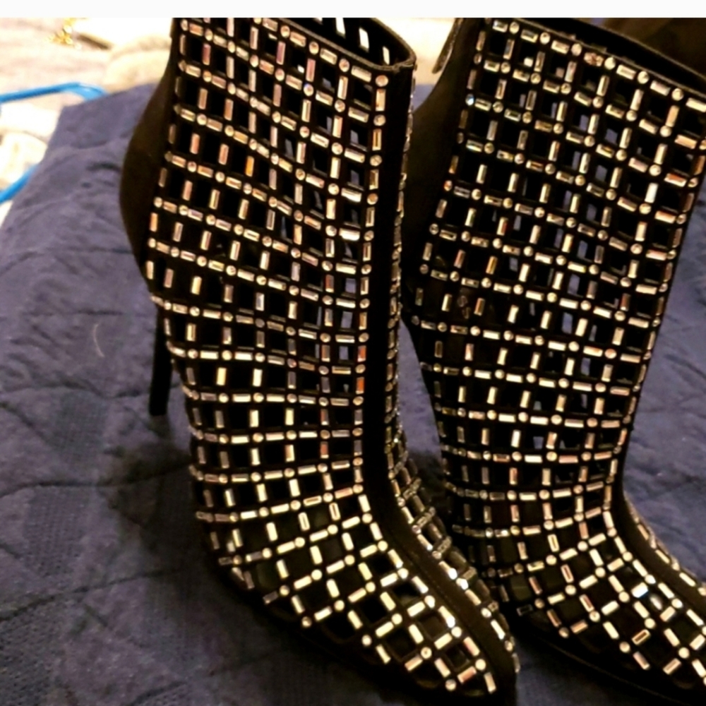 Guess boots